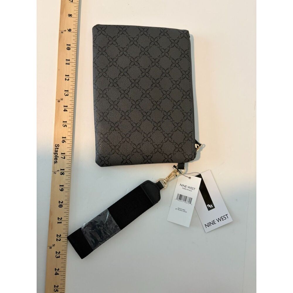 Nine west Wristlet NEW - Picture 2 of 10
